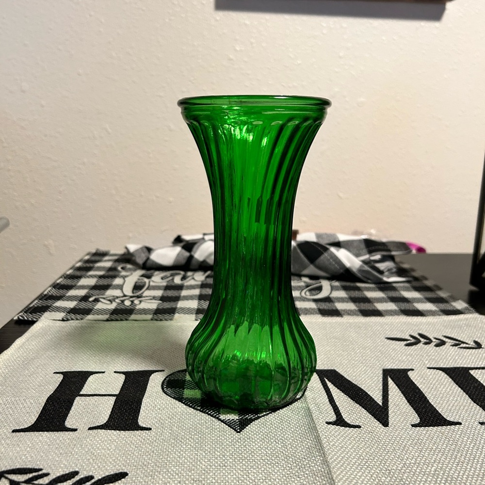 Hoosier Glass Co. Vintage 60’s Emerald Ribbed Swirl Glass Vase